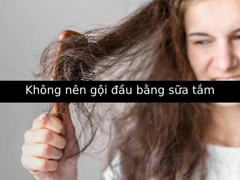 Không nên gội đầu bằng sữa tắm